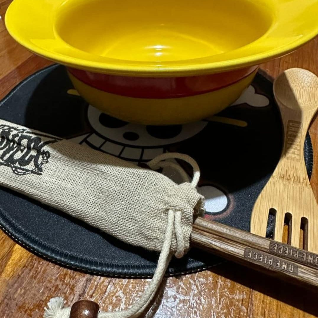 Tazón de cerámica de sombrero de Luffy (con palillos y mantel) - (One Piece)