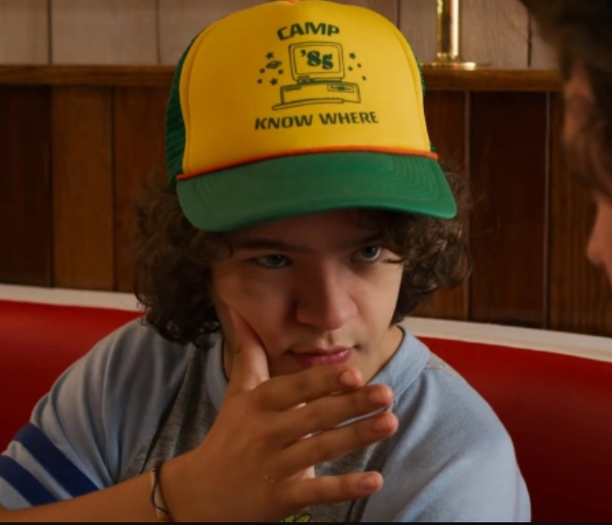Gorra de Camp Know Where (Stranger Things)